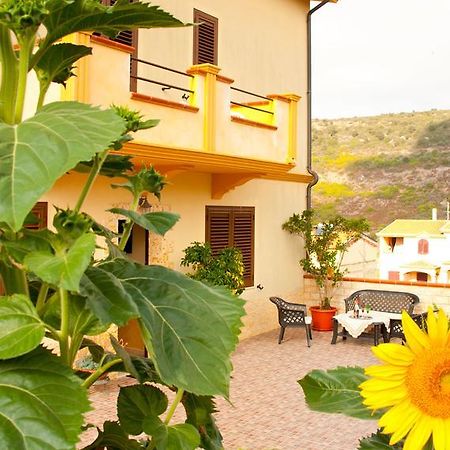 Casa Vacanze Sandalia บอซา ภายนอก รูปภาพ
