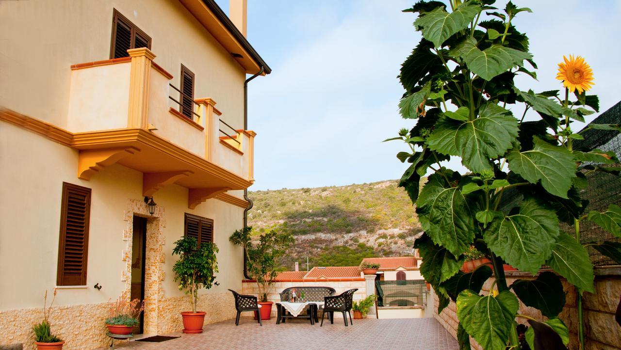 Casa Vacanze Sandalia บอซา ภายนอก รูปภาพ