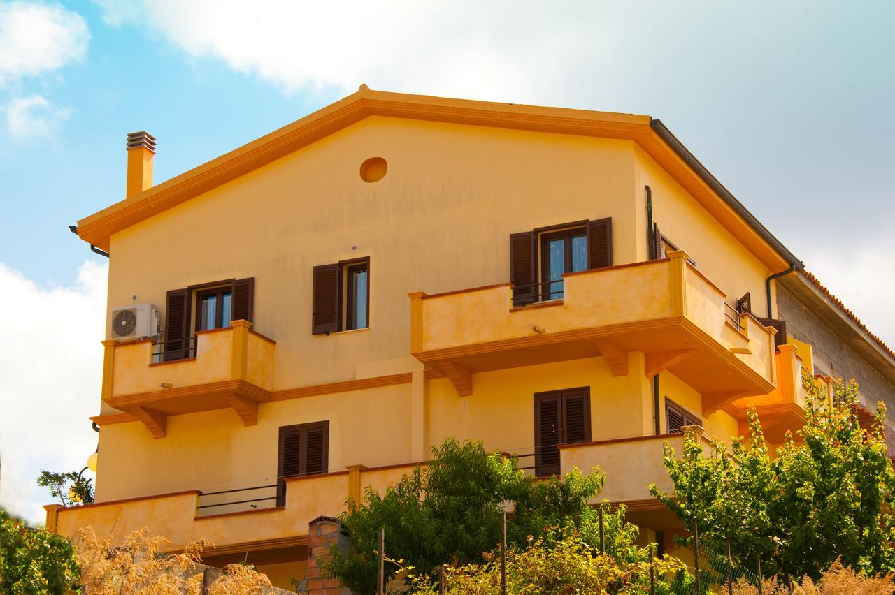 Casa Vacanze Sandalia บอซา ภายนอก รูปภาพ
