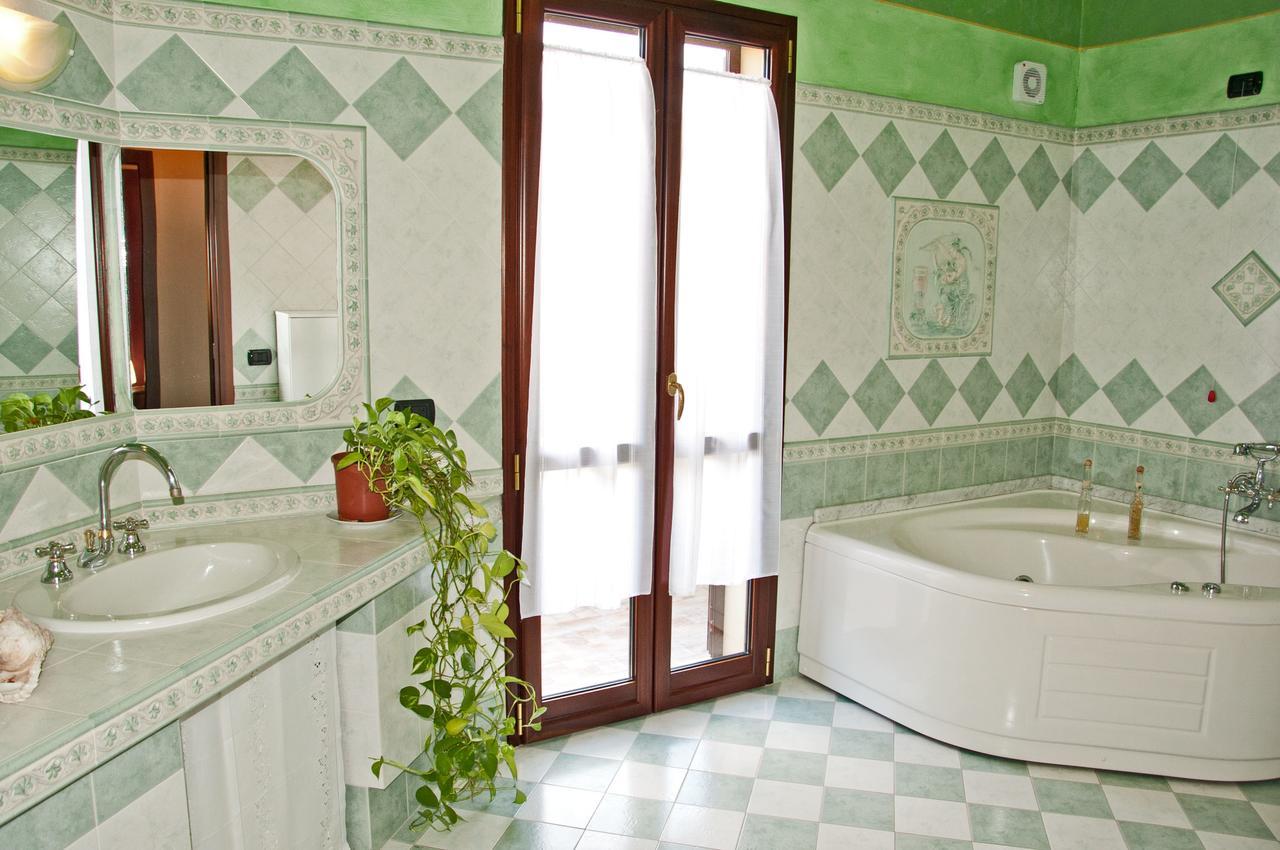 Casa Vacanze Sandalia บอซา ภายนอก รูปภาพ